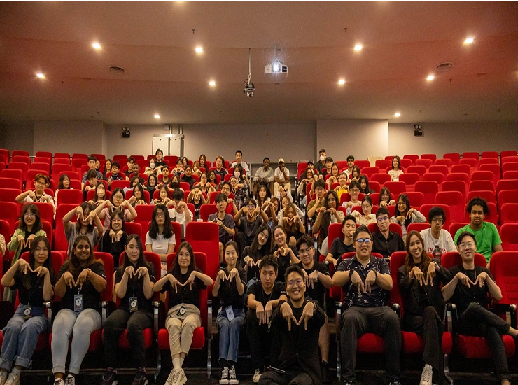Large group photo of SEO training attendees trained by Kevin Jonas