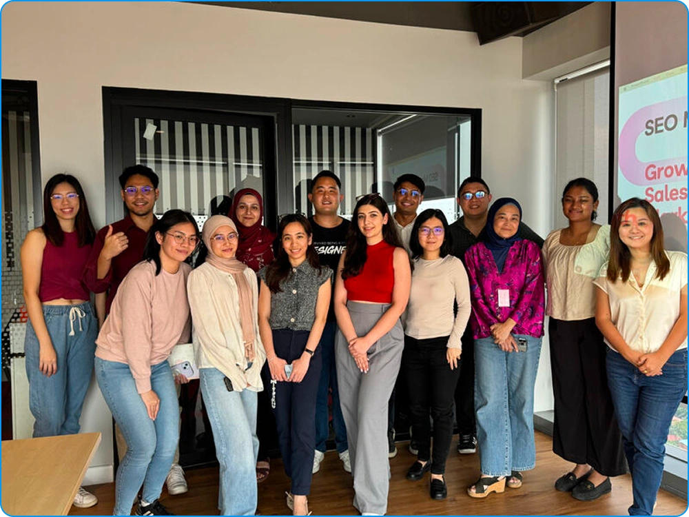 Group photo of participants after an SEO training workshop by Kevin Jonas