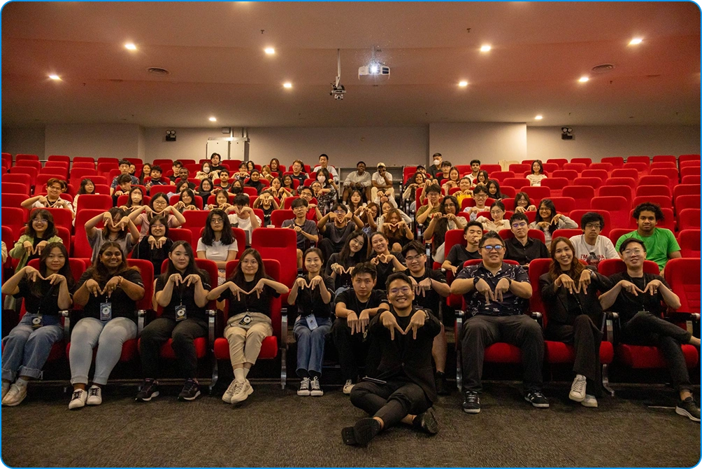 Kevin Jonas conducting an SEO talk for university students in an auditorium